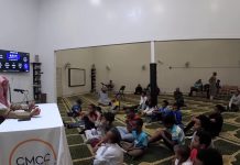 Imán en Colorado enseña a niños en la mezquita: “No se puede confiar en los judíos; Alá convirtió a pescadores judíos en monos; Los judíos asesinaron a sus profetas, intentaron matar a Jesús”