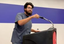 Sadik Froukh, estudiante de la Universidad de Illinois en Chicago, celebra los ataques del 7 de octubre perpetrados por Hamás durante sermón del viernes de la Asociación de Estudiantes Musulmanes en la universidad: “Estoy aquí con una sonrisa en el rostro; los ataques de estos feroces y valientes guerreros han enorgullecido a la nación islámica”