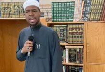 Sermón del viernes dado por el muftí Muhammad Ibn Muneer en Queens, Nueva York: Ustedes tienen el descaro de usar la ‘supuesta’ estrella de David, pero no tienen nada que ver con el rey David, Salomón o Moisés; Ustedes son malvados, anhelan sangre, asesinan; son buenos para mentir, sobornar y hacerse la víctima; ‘Oh Alá, apoya a quienes libran la yihad por tu bien, guía sus disparos’