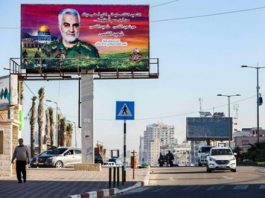 Valla publicitaria en Gaza presenta al comandante de las Fuerzas Qods iraní Qassem Soleimani como "mártir de Jerusalén" (Fuente: Manartv.com/lb, 2 de enero, 2021). 