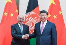 El presidente afgano Ashraf Ghani junto el presidente chino Xi Jinping (Fuente: Xinhua)