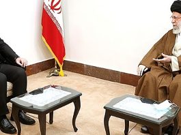 Líder supremo iraní Jamenei amenaza con intervenir militarmente para 'defender' a Irak: 'Si alguien intenta violar la seguridad de Irak, nos mantendremos firmes y lo defenderemos'