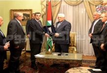 Abbas w wywiadzie: sześć milionów uchodźców pragnie wrócić, a ja jestem jednym z nich. Hamas i Bractwo Muzułmańskie to kłamcy. Hillary Clinton zadzwoniła do mnie i poprosiła, bym namówił prezydenta Mubaraka do ustąpienia ze stanowiska