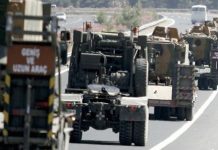 Wydaje się, że rząd AKP Turcji wspiera swoich dżihadystycznych sąsiadów na południu – ale wysyła armię turecką na granicę syryjską, by powstrzymać ofensywę kurdyjską przeciwko ISIS; mówi, że Zachód spiskuje przeciwko Turcji i muzułmanom na Bliskim Wschodzie