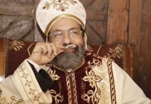 Egipski establishment i Al-Azhar są krytykowani za bezradność w przeciwstawianiu się ISIS i dyskryminacji Koptów w sytuacji, kiedy Koptowie uciekają z Synaju