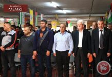 Przedstawiciele Fatahu uczestniczą w ceremonii upamiętnienia sprawców zamachów nożowych i samochodowych