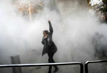 Powstanie przeciwko irańskiemu reżimowi i jego polityce –2017 https://pbs.twimg.com/media/DSWuaQEWAAA5aMJ.jpg