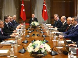 Główny doradca Erdoğana i były generał Tanrıverdi przedstawia wizję – odzwierciedloną w tureckiej polityce – zjednoczonego islamskiego supermocarstwa opartego na szariacie i składającego się z 61 krajów ze stolicą w Stambule