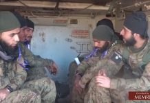 Turecka państwowa agencja informacyjna publikuje, a następnie usuwa zdęcia „umiarkowanej opozycji” w Idlib, przedstawiające wspieranych przez Turcję wojowników w mundurach polowych ze znakiem ISIS