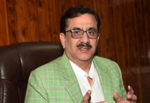 W petycji do Sądu Najwyższego Indii szyicki przywódca, Wassem Rizvi, żąda usunięcia 26 wersetów z Koranu, które propagują „wojowniczość, fundamentalizm, ekstremizm i terroryzm”