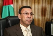 Były minister ds. więźniów PA Ashraf Al-Ajrami (Zdjęcie: Samanews.ps, 16 września 2017 r.)